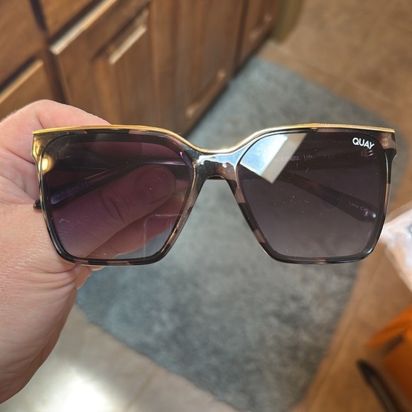 QUAY Level Up Tortoise Shell Good Frame Square Sunglasses Smoke Taupe Polarized - Picture 3 of 7